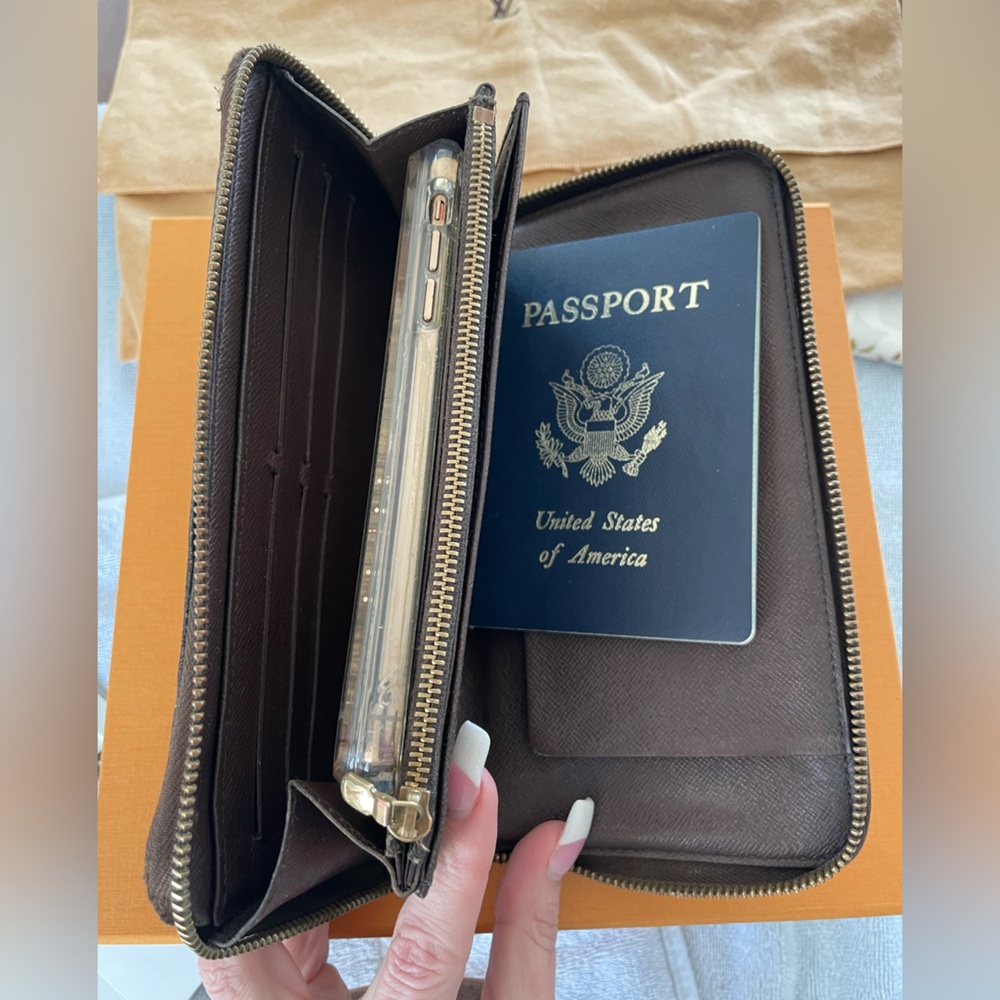 Louis Vuitton Damier Ebene zippy organizer wallet passport holder code: VI0016